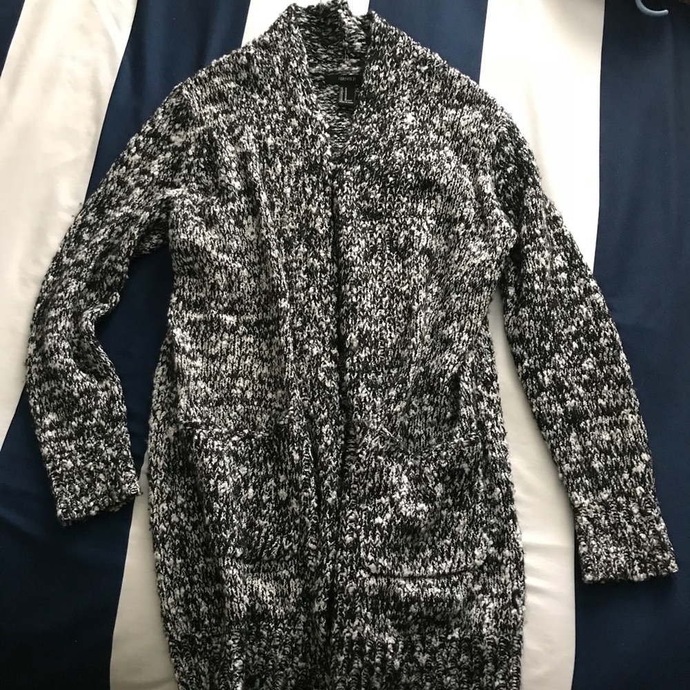 Black & white super comfy cardigan 🤑